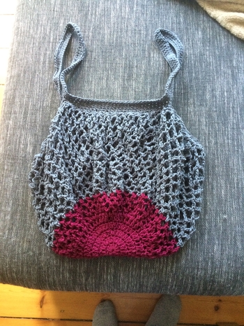 in sehr zufrieden, meine Oma hat sich gefreut