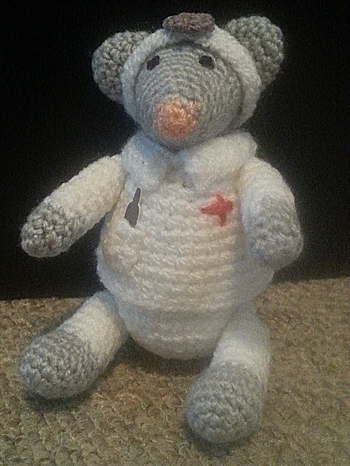 Dank der tollen Anleitung flutschte Dr. Maus super von der Häkelnadel.