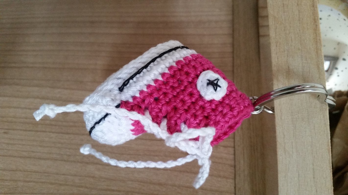 Häkelanleitung für Schlüsselanhänger Turnschuhe