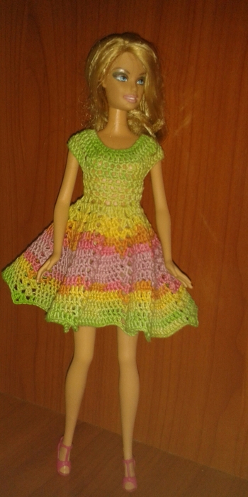 gestern Mittag gekauft, Gestern Abend KLeidchen angezogen, Habe mit extra für diese AL eine Barbie gekauft