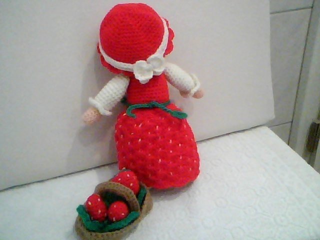 Gartenwichtel Emilia Erdbeer Häkelanleitung