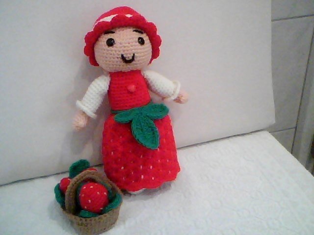 Gartenwichtel Emilia Erdbeer Häkelanleitung