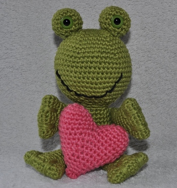 Es hat sehr gut, geklappt, nur habe ich den Körper etwas länger gehäkelt und Lorelai noch einen Mund aufgestickt.