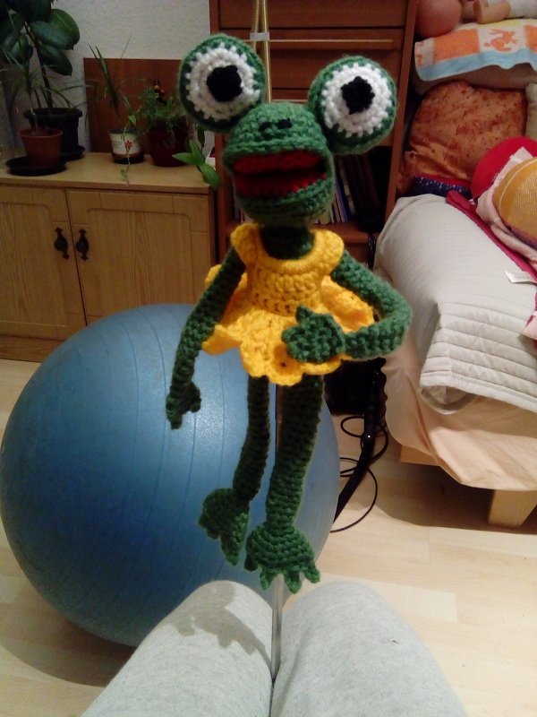 Fingerpuppe Frosch mit Kleidchen - Häkelanleitung