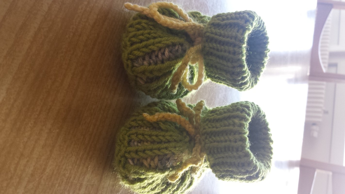 Strickanleitung Baby-Schuhe, Booties in drei Größen, Halbpatent, 9 cm, 10 cm, 11 cm Sohlenlänge