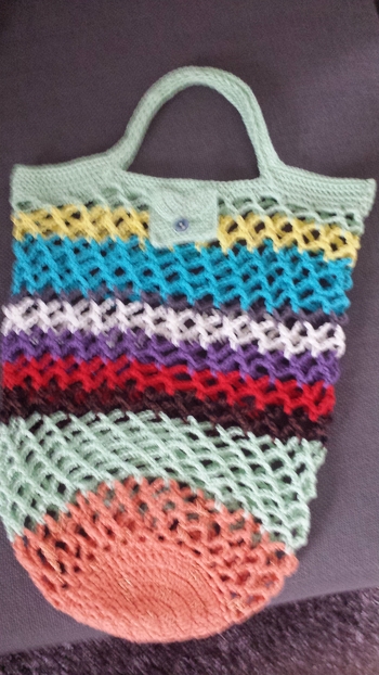 War super easy nachzuarbeiten, ich habe die Henkel noch mit 1 Reihe Kettmaschen ( Faden doppelt ) verstärkt 