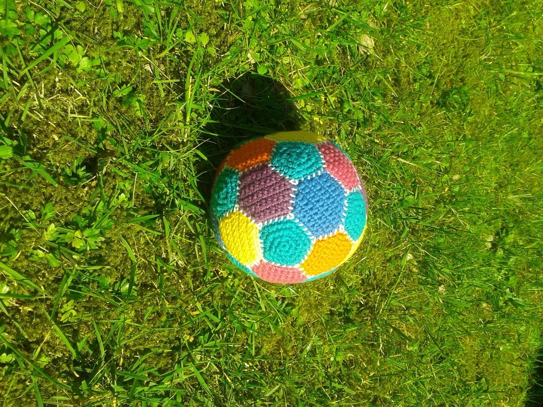 Super bunter Ball für Kinderhände, Fussball 