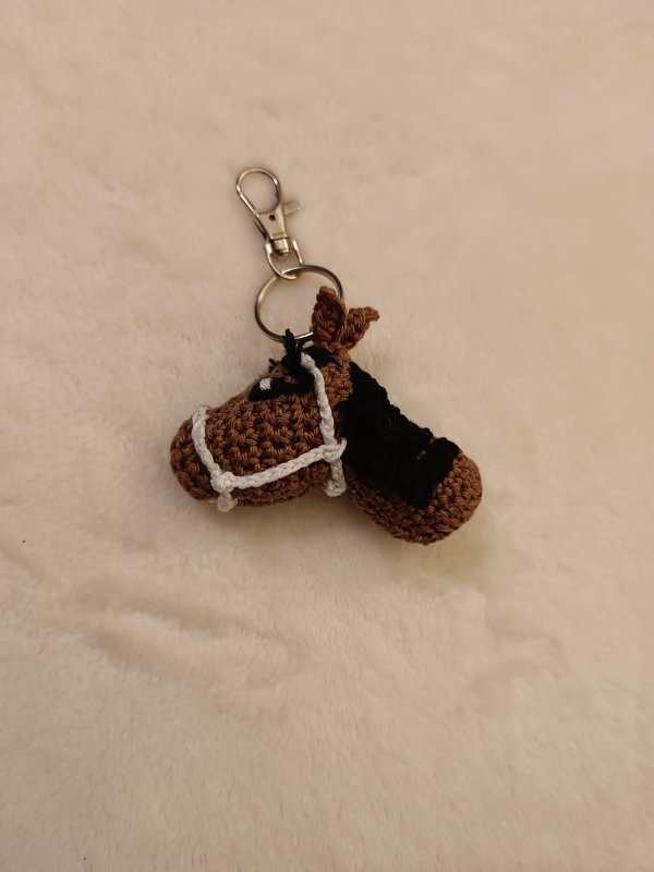 Schlüsselanhänger - Taschenbäumler - Pferdekopf Häkelanleitung