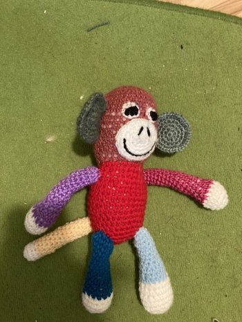 Es hat richtig gut geklappt! Ich habe es als Spielzeug für ein Baby gehäkelt. Deshalb die Augen.