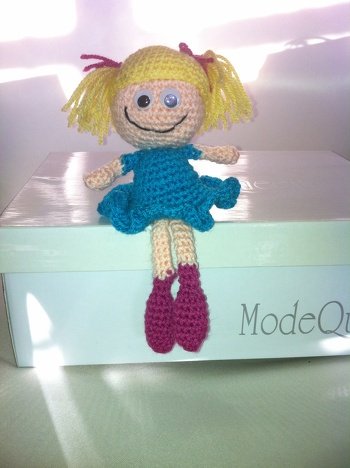 Super verständliche und detaillierte Anleitung, ich bin begeistert...sehr zu empfehlen! :-)
Darf ich vorstellen? ...Meine Gute-Laune-Püppi ;-)