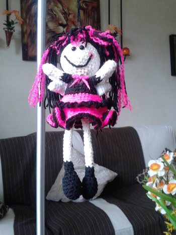 Auf besonderen Wunsch in " Monster high" Puppen-Optik. Wirklich leicht nachzuarbeiten. Habe viele Herzen beglückt :)