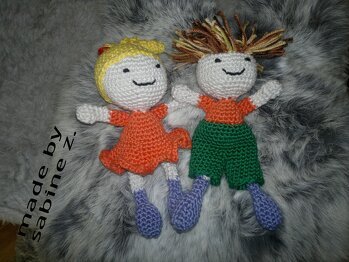 Hallo, ich fand die Engelchen total niedlich und die Anleitung super toll geschrieben. In meiner Umgebung habe ich eine neue große Schwester bekommen. Da die Mama schon alles für das neue Baby hatte habe ich Paulchen und Paula als "Babysitter" gemacht. Ich denke die große Schwester wird sich super freuen.