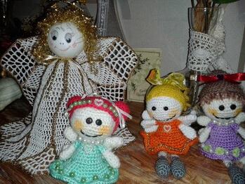 ganz süße Engelchen, mir hat es Spass gemacht sie nach zu arbeiten, die Anleitung war verständlich erklärt, und bei jeden Engel den ich häkelte war meine Fantasie angeregt, Da springen mir auf jeden Fall noch mehr von der Nadel ! :-)
