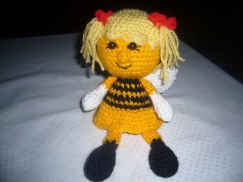 Hier habe ich den Flügel etwas abgeändert und herausgekommen ist eine kleine Biene.