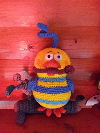 Leider ist mein Vogel nicht so toll geworden wie abgebildet. Hatte nicht die passenden Farben. Sieht aus wie Juni in Rush. Aber das liegt nicht an der Anleitung,  die ist super beschrieben