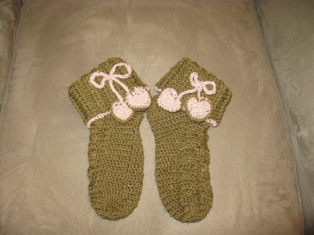 House socks with pendant &quot;hearts&quot; (cable stitch)