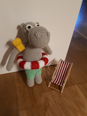 tolle Anleitung, aber noch ein Tipp, vielleicht sollte man noch dazuschreiben, wie oft man was verdoppeln soll (für Anfänger sehr hilfreich). Anhand der Maschenzahl logisch, aber für Anfänger ein Muss.
Ansonsten super, mit Bilder.