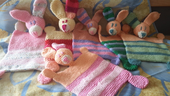 Hi HasenFamilie ist fertig und sucht nun Abnehmer die mit ihnen kuscheln ....