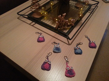 War eine schöne Anleitung, leicht verständlich, sehr gut nachzuarbeiten.
20 St. werden zu Weihnachten verschenkt werden.