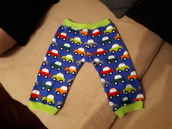 Super Schnitt und ganz einfach und recht schnell zu nähen! Da wird sich mein kleiner Neffe mega freuen