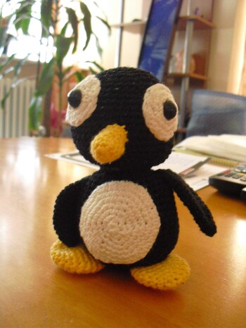 Es hat spaß gemacht den kleinen Kerl zu häkeln, es war einfach und verständlich, und meine Nichte hat sich gefreut und spielt sehr gern damit.