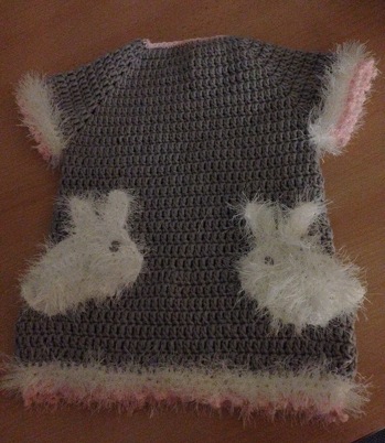 Dieses Kleid hab ich jetzt schon dreimal gehäkelt, jeder ist entzückt davon! Die Anleitung ist gut erklärt, macht Spaß danach zu häkeln!