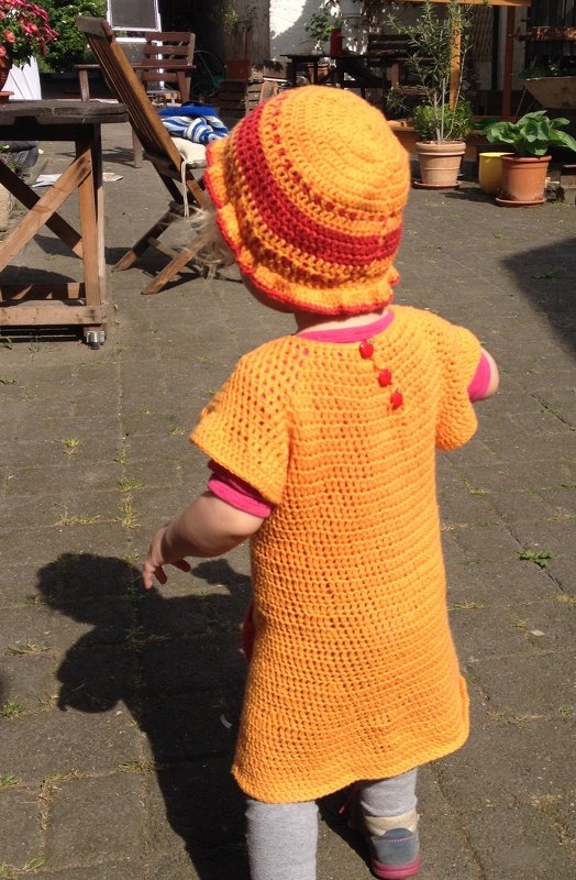 Mädchen Kleid Verliebte Hasen Häkelanleitung  PDF