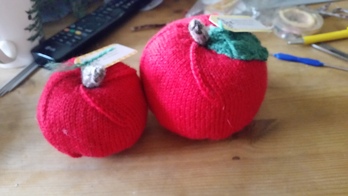 Äpfel selbst gestrickt aus Sockenwolle, ganz einfach