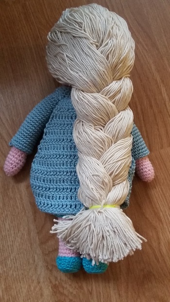 hier noch mal von hinten. Hat schon bissl Gewicht dieser Zopf.