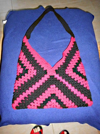 Bin begeistert.Das Muster läßt sich auch leicht abwandeln,z.B. etwas kleiner zur Handtasche.