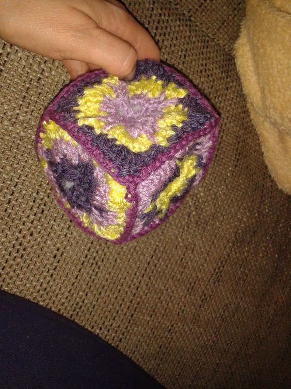 Spielwürfel aus Granny Squares