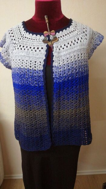 Diese Weste macht Spaß zu häkeln. Ich glaube nicht, dass es mein letztes Modell bleiben wird.