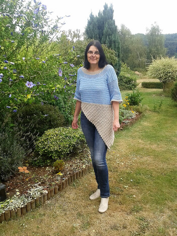 Die Anleitung ist gut verständlich, normalerweise trage ich Größe L, aber für die Runika habe ich mich dann doch an Größe M gehalten und habe fürs Häkeln des Oberteils eine kleinere Häkelnadelgröße verwendet, als angegeben. Ich bin mit dem Resultat sehr zufrieden. Danke für die tolle Anleitung mi-li. :)