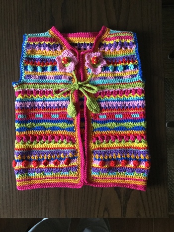 Es hat Spaß gemacht diese Weste zu häkeln. Meine Enkelin wird sich freuen. Super Anleitung für jeden der schon etwas häkeln kann.