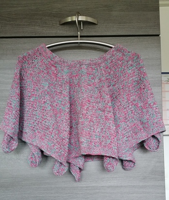 Gr. 146
1300m/4fädigen Bobbel, mit der NS 2,5, verarbeitet.