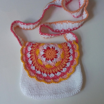 war einfacher als gedacht - meine Nichte liebt sie! - das Mandala alleine ist auch sehr schön.