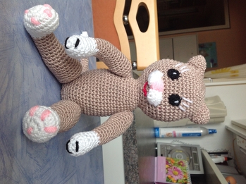 Hab das Kätzchen gerade fertig bekommen und es ist ganz süß geworden. Gute und klare Anleitung! Vielen Dank für diese süße Idee!