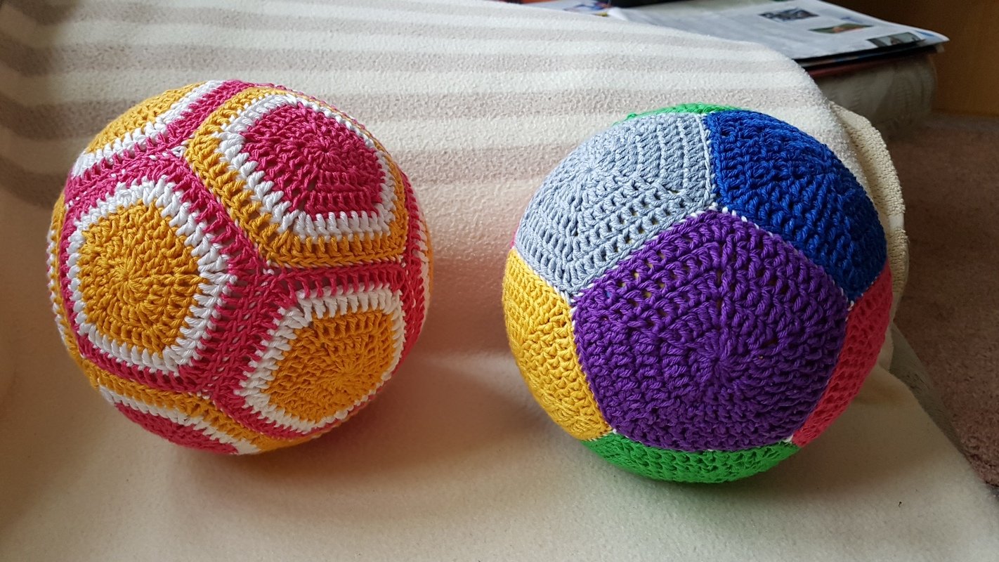 Gehäkelte Luftballonhülle / gehäkelter Ball aus Granny