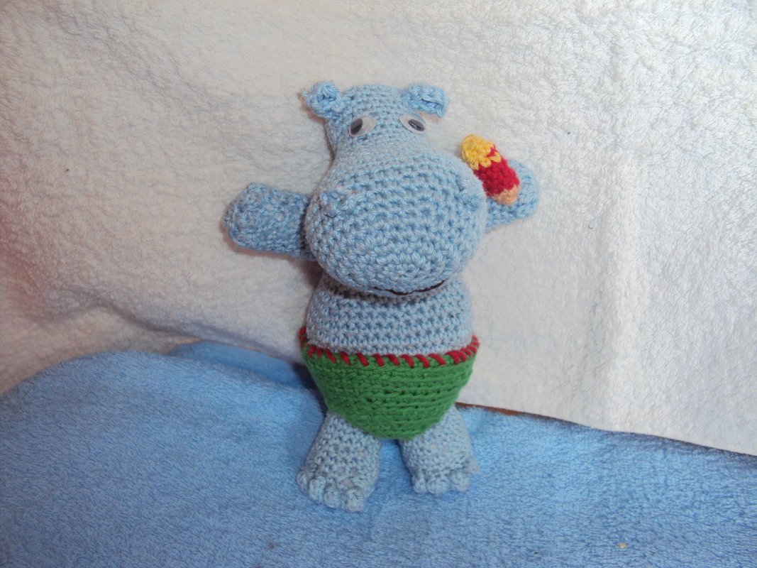 Knuffiges Nilpferd Emil - relax an der Sonne!