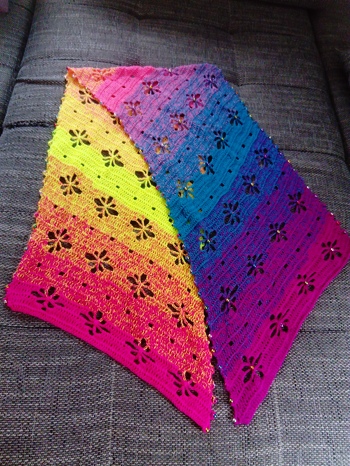 Peara von Wollness designs. Super Anleitung mit Perlen als Hingucker. Love it!