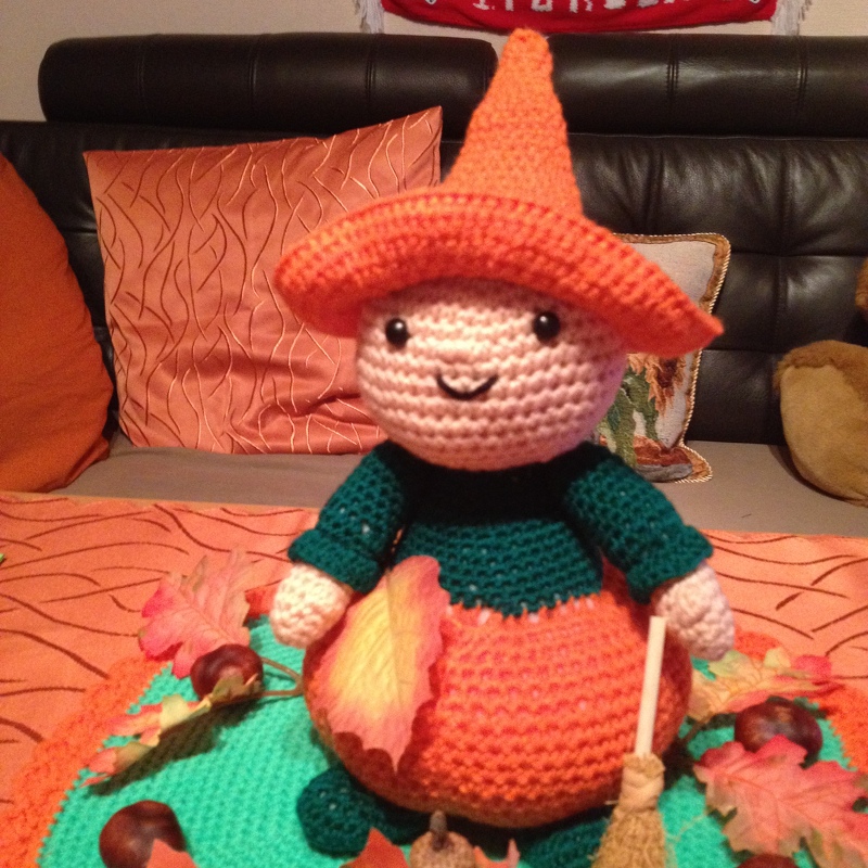 Häkelanleitung Gartenwichtel Karla Kürbis