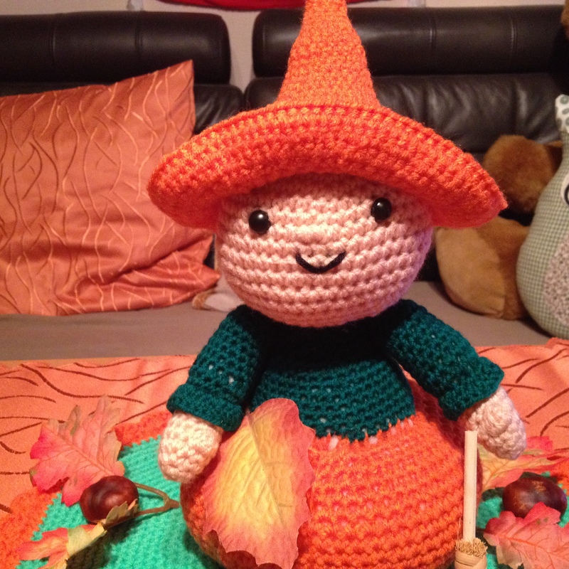 Häkelanleitung Gartenwichtel Karla Kürbis