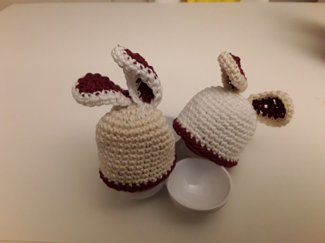 Eierwärmer mit Hasenohren zu Ostern
