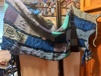 Habe ihn nicht als Loop gestrickt, sondern wie einen Schal