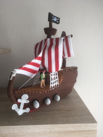Habe das Schiff für einen Piratenfan gehäkelt. Das Häkeln hat super geklappt, Anleitung prima. Das zusammennähen war etwas tüftelig, aber war dann mit dem Ergebnis auch sehr zufrieden.