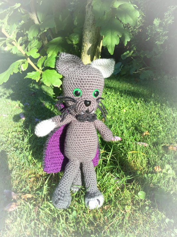 Häkelanleitung Vampirkatze, perfekt für Halloween!