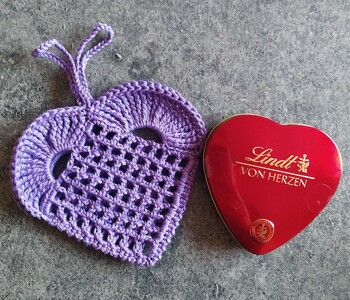 Die Anleitung ist einfach super. Gerade rechtzeitig zum Valentinstag und auch sonst ein tolles, kleines Geschenk, oder Mitbringsel. Danke!!!