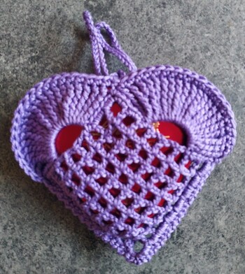 Die Anleitung ist einfach super. Gerade rechtzeitig zum Valentinstag und auch sonst ein tolles, kleines Geschenk, oder Mitbringsel. Danke!!!