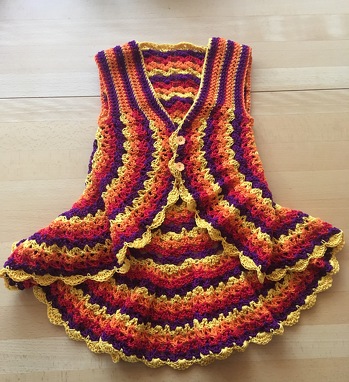 Für das erste Kleidungsstück nach X Mützen ging das super fix :)
Ich hab allerdings die Ärmelchen weggelassen