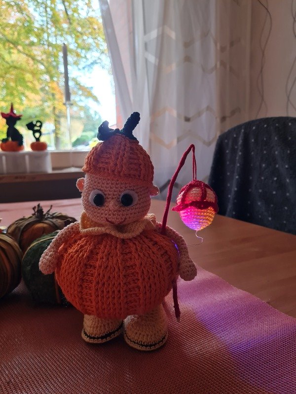 Häkelanleitung Kürbismännchen Amigurumi 